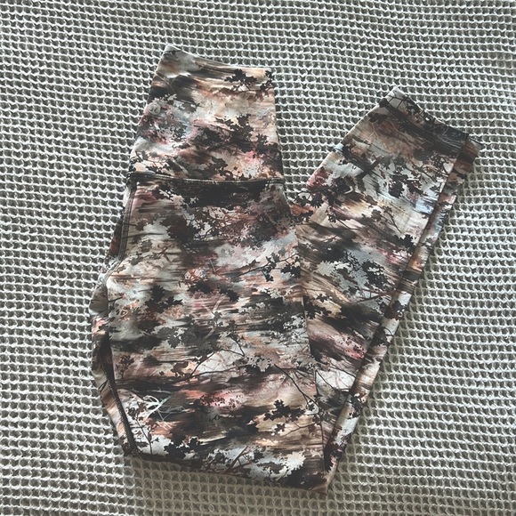 Lululemon leggings - Picture 1 of 3